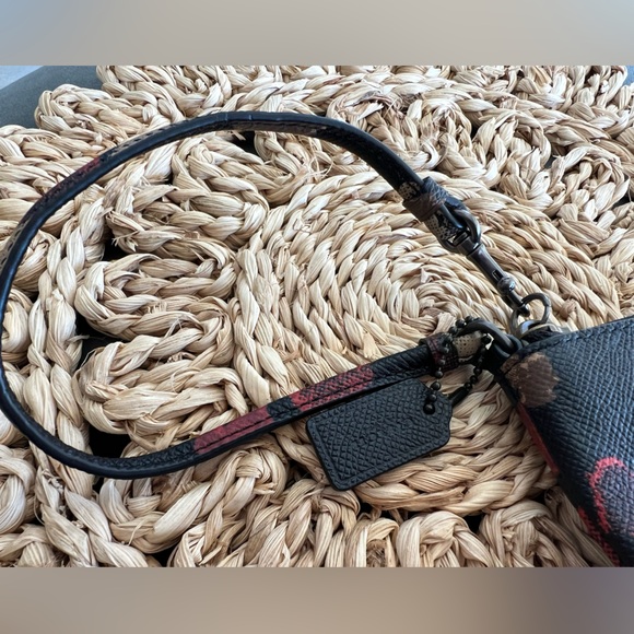 HP 🎉 Coach Black and Red Floral Wristlet - Pebble Leather - Picture 3 of 4